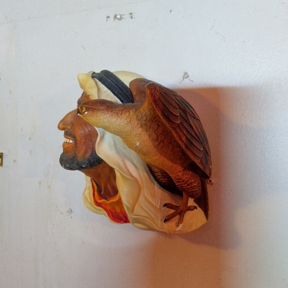 Vintage Bossons Chalkware Head ~ Arabian With Hawk ~ England. Dessert hawks - Picture 3 of 5